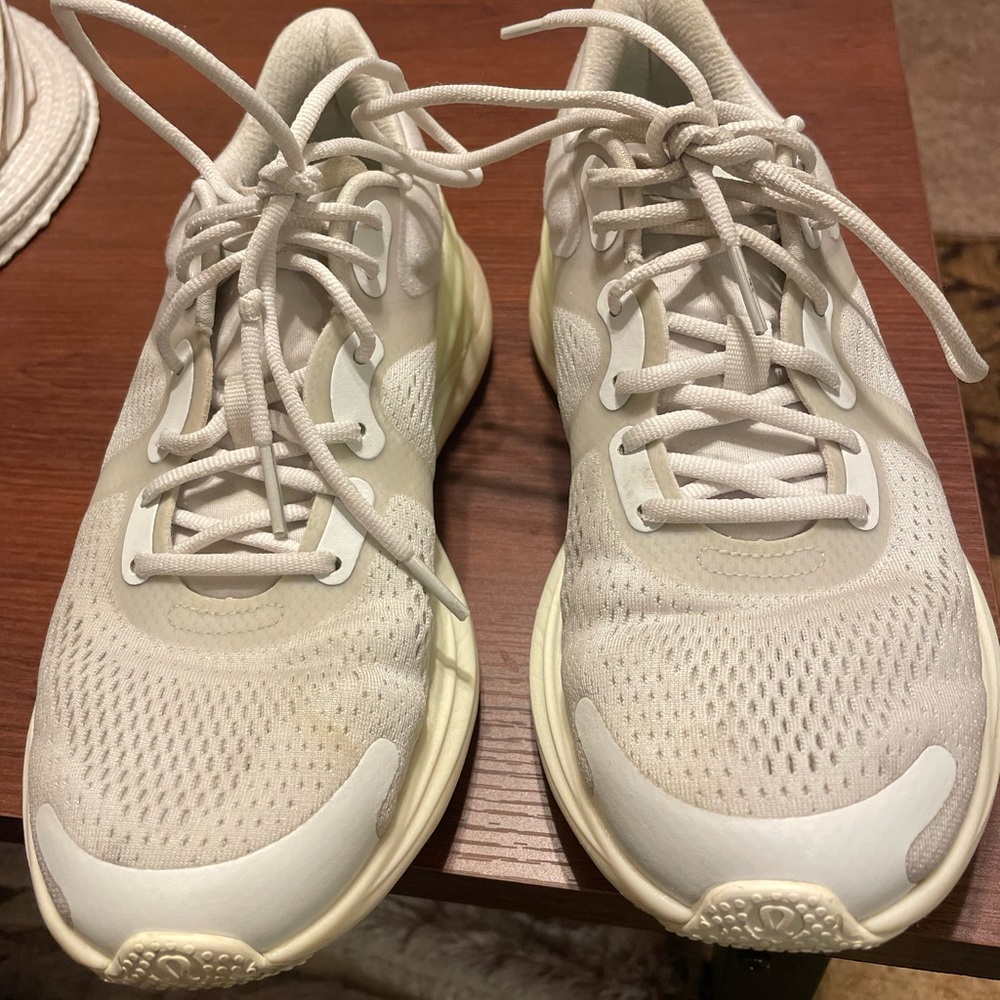 7.5 Lululemon Blissfeel tennis shoes.